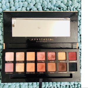 Anastasia Beverly Hills soft glam